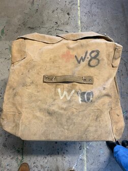 Original US Army Medical Case &ndash; red cross detail WWII