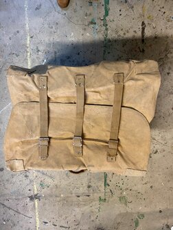 Original US Army Medical Case &ndash; back view with straps and buckles WWII