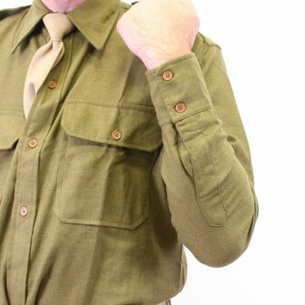 American WW2 Officers Field Shirt &ndash; close-up wool gabardine fabric and stitching