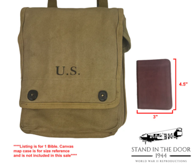 Amerikaanse soldaten in gebed tijdens veldmis, Tweede Wereldoorlog &ndash; US troops praying during field mass, World War II