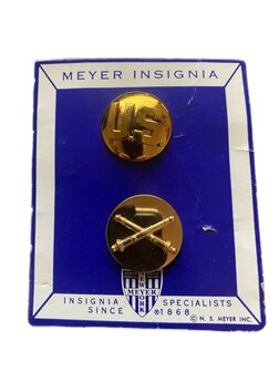 US Army Infantry collar disks with US and crossed rifles on original Meyer Insignia card