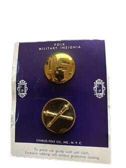US Army Infantry collar disks with US and crossed rifles on original Meyer Insignia card