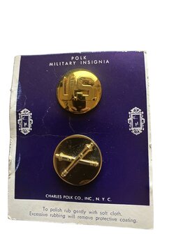 US Army Infantry collar disks with US and crossed rifles on original Meyer Insignia card