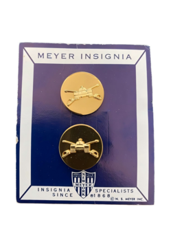 Set of two gold-colored US Collar Discs Armor with tank and crossed sabers