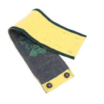 Women&rsquo;s Land Army WLA armband for 6 years&rsquo; service in yellow/cream with green crown, WLA lettering and service di