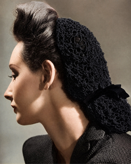 Zwart haarnetje snood in jaren 40 stijl gedragen met vintage kapsel / Black 1940s style hair snood worn with vintage hairstyle