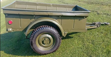 Gerestaureerde U.S. Army 1/4 ton jeeptrailer van binnen gezien / Restored U.S. Army 1/4 ton jeep trailer interior view