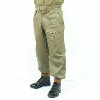Detail of the Jungle Green Battledress trousers with pockets and buttons