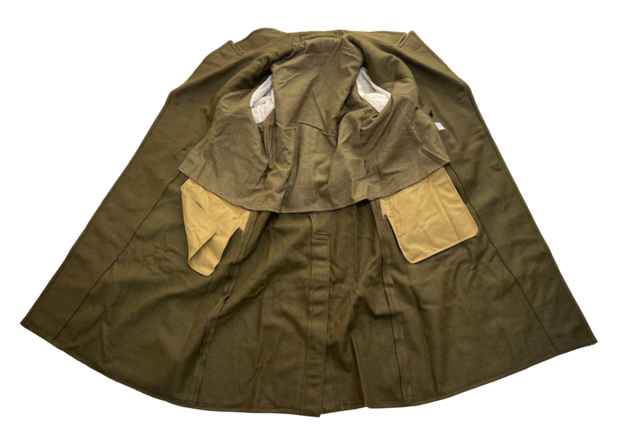 British 1939 Pattern Greatcoat – Interior with lining and pockets WWII reproduction