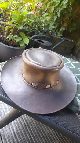 Full Western belt with cartridge loops and matching hat – Clint Eastwood style