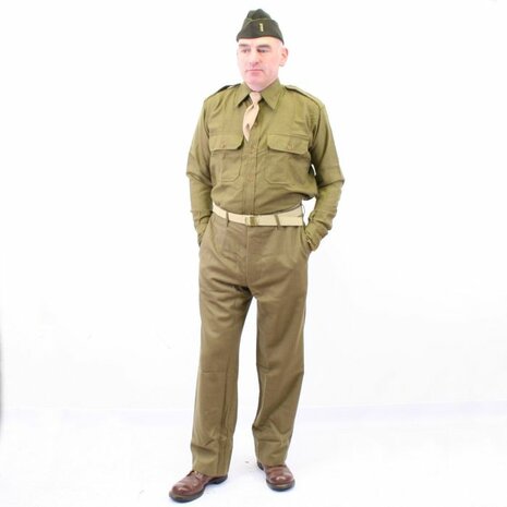 American WW2 Officers Field Shirt – close-up wool gabardine fabric and stitching