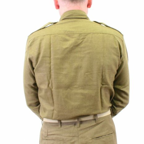 American WW2 Officers Field Shirt – close-up wool gabardine fabric and stitching