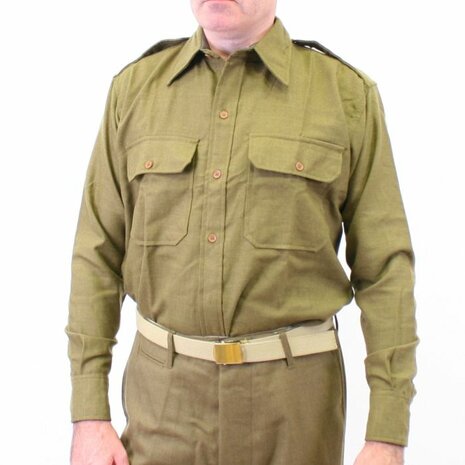 American WW2 Officers Field Shirt – close-up wool gabardine fabric and stitching
