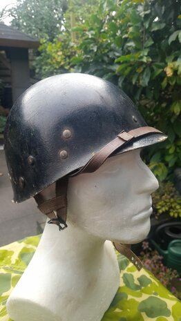 US Vietnam paratrooper helmet with Mitchell cover