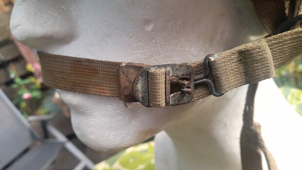 US Vietnam paratrooper helmet with Mitchell cover