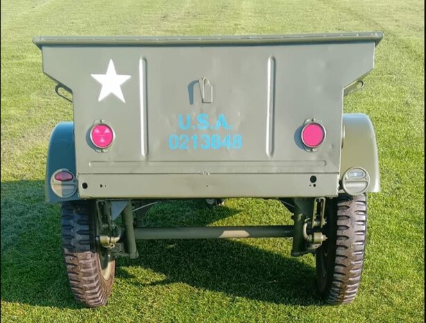 Gerestaureerde U.S. Army 1/4 ton jeeptrailer van binnen gezien / Restored U.S. Army 1/4 ton jeep trailer interior view