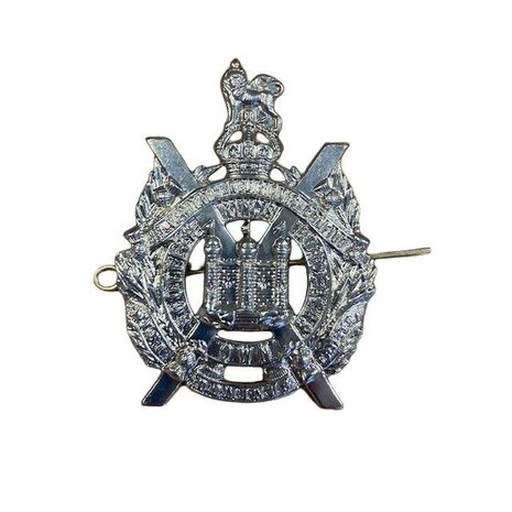 Metalen King  s Own Scottish Borderers cap badge met Queen&rsquo;s Crown / Metal King&rsquo;s Own Scottish Borderers 