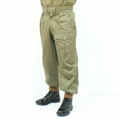 Detail of the Jungle Green Battledress trousers with pockets and buttons