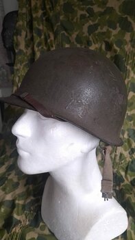 WW2 US Infantry Helmet, Early model with Swivel Bales produced in november 1944 WW2 US Infantry Helmet, Early model with Swivel Bales produced in november 1944