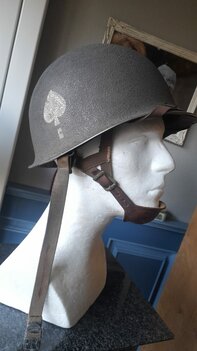 WW2 M2 Paratrooper Helmet, 101st 506th 2nd Bat. PIR E-Co "Swivel Bail" helmet type Normandy / Market Garden WW2 M2 Paratrooper Helmet, 101st 506th 2nd Bat. PIR E-Co "Swivel Bail" helmet type Normandy / Market Garden