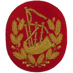 Pipe Major Bag-Pipes In Thistle Wreath - Gold