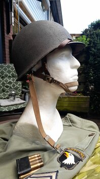 US M1C Paratrooper Helm – Gebruikt tijdens de Market Garden Operatie (1944) US M1C Paratrooper Helm – Gebruikt tijdens de Market Garden Operatie (1944)