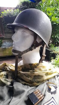 US M1C Paratrooper Helm – Gebruikt tijdens de Market Garden Operatie (1944) US M1C Paratrooper Helm – Gebruikt tijdens de Market Garden Operatie (1944)