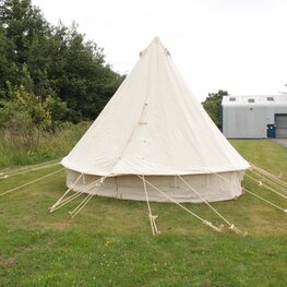 Witte MKV Bell Tent – Katoen Canvas – Compleet met Haringen en Middenpaal Witte MKV Bell Tent – Katoen Canvas – Compleet met Haringen en Middenpaal